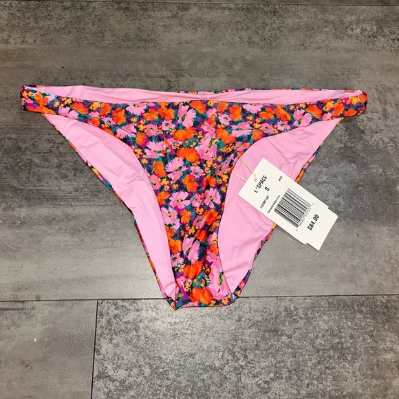 L*Space Camacho Full Bikini Swim Bottom
New with tags
Size: S - Picture 3 of 6